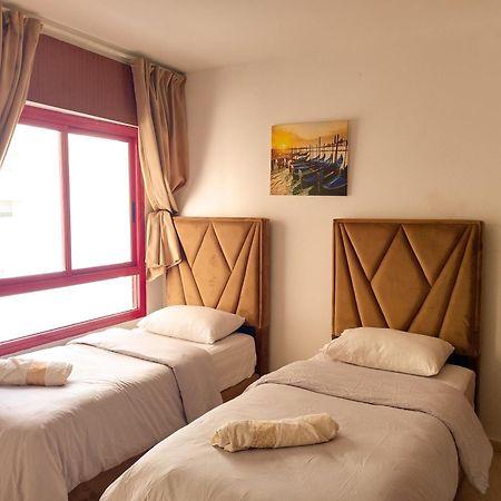 Amazing Appartement Au Centre Ville En Face Hilton & Gare Train De Tgv De Tanger 2N Bagian luar foto