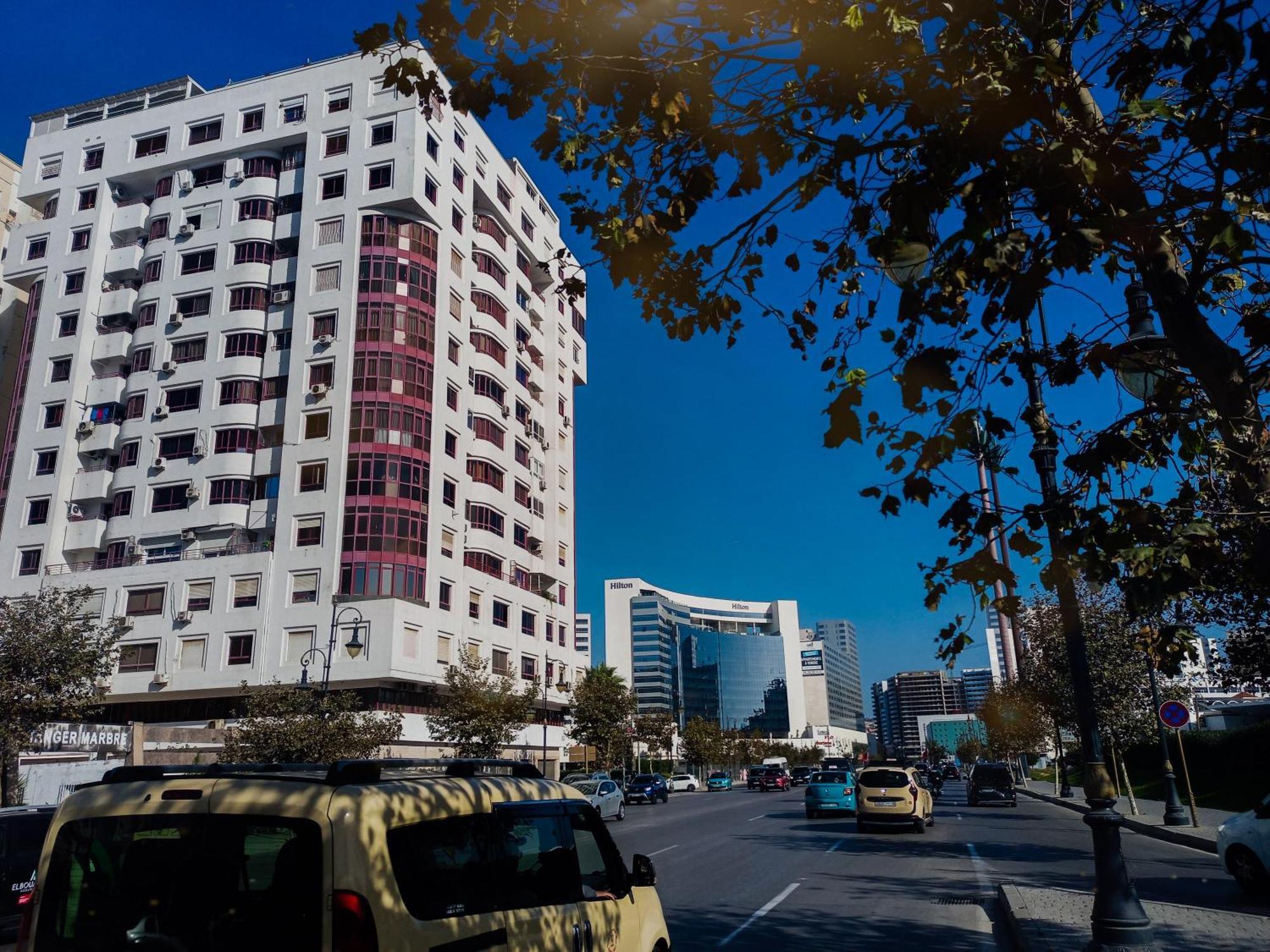 Amazing Appartement Au Centre Ville En Face Hilton & Gare Train De Tgv De Tanger 2N Bagian luar foto