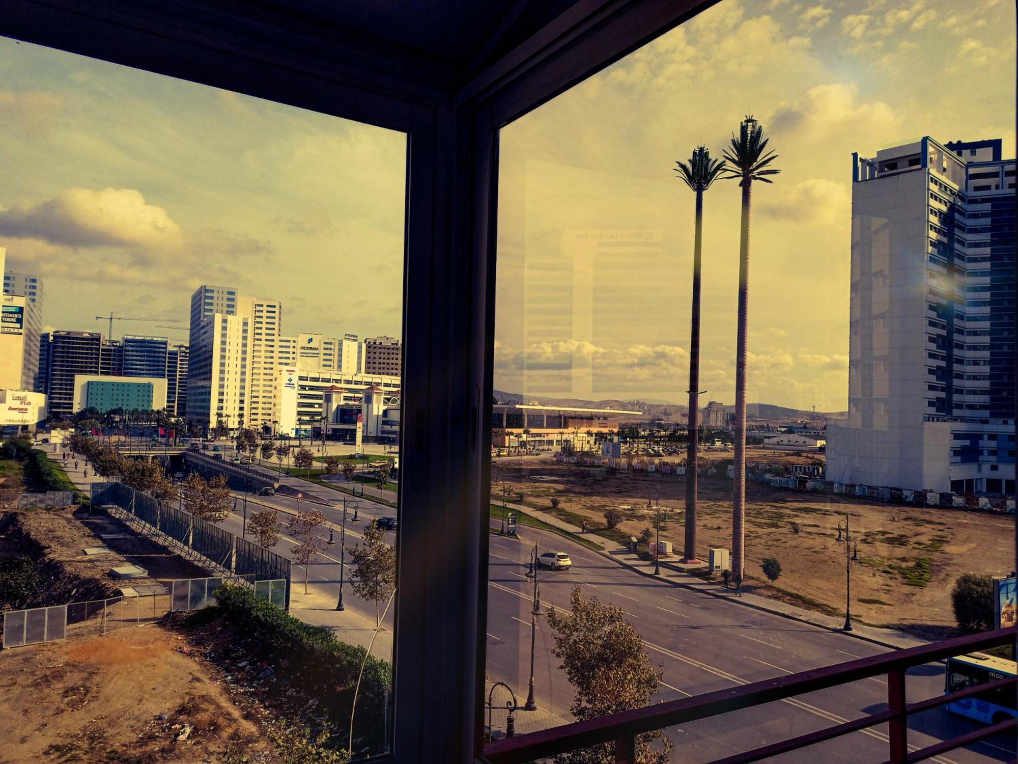 Amazing Appartement Au Centre Ville En Face Hilton & Gare Train De Tgv De Tanger 2N Bagian luar foto