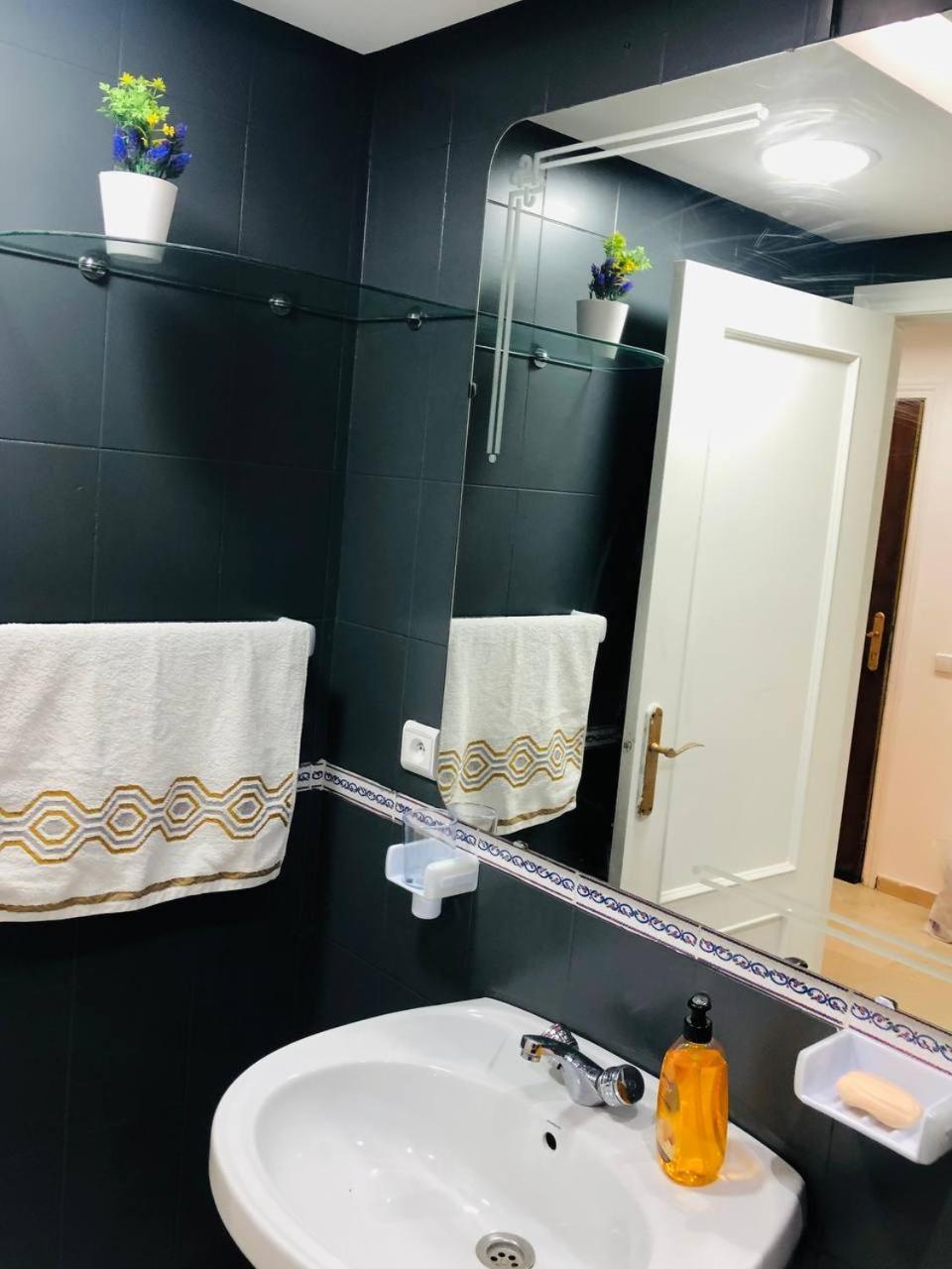Amazing Appartement Au Centre Ville En Face Hilton & Gare Train De Tgv De Tanger 2N Bagian luar foto